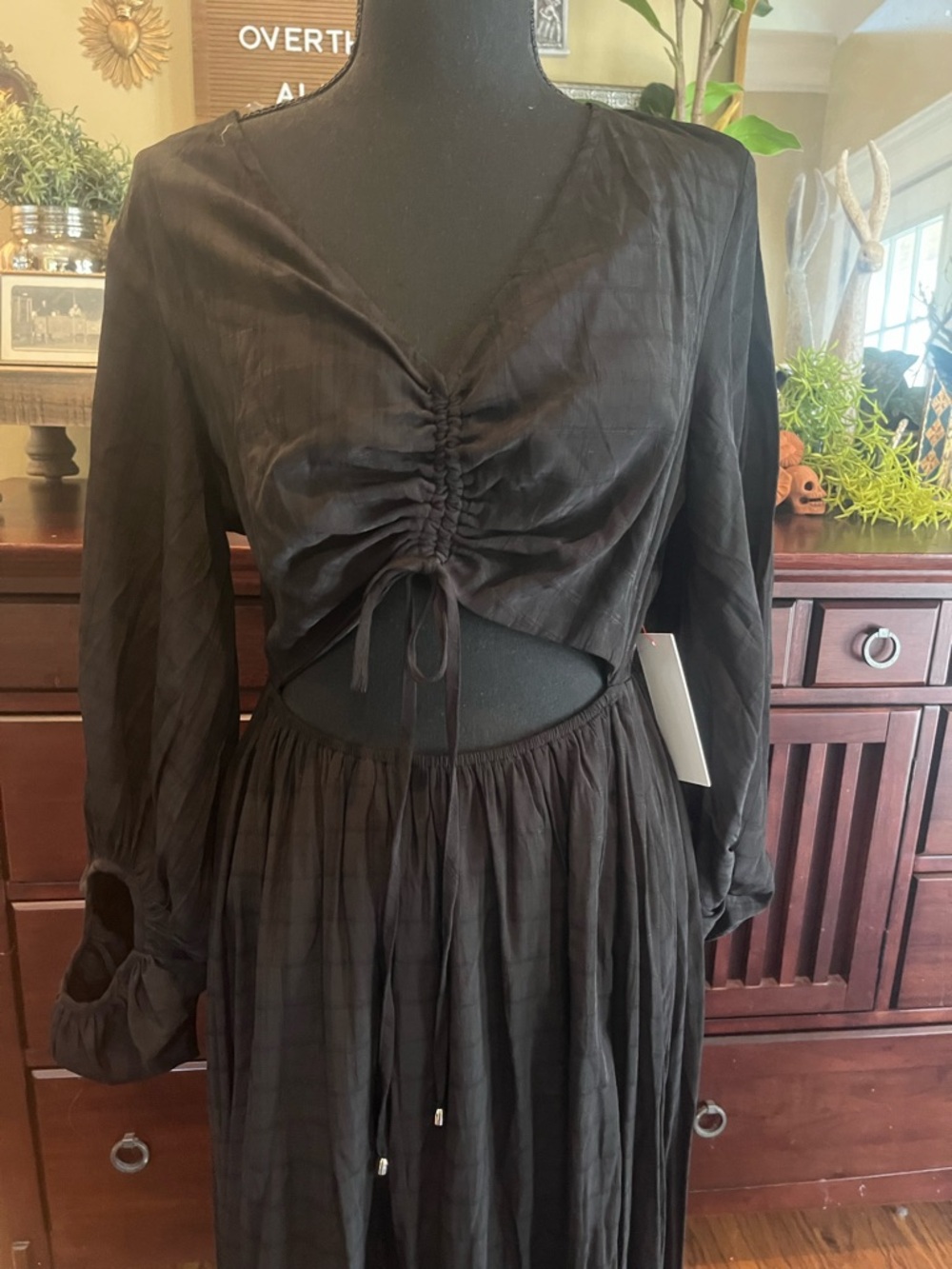 Aura Black Maxi Dress with Front Cutout - Picture 2 of 6